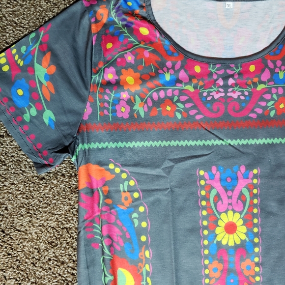 Colorful Tshirt - Picture 4 of 4